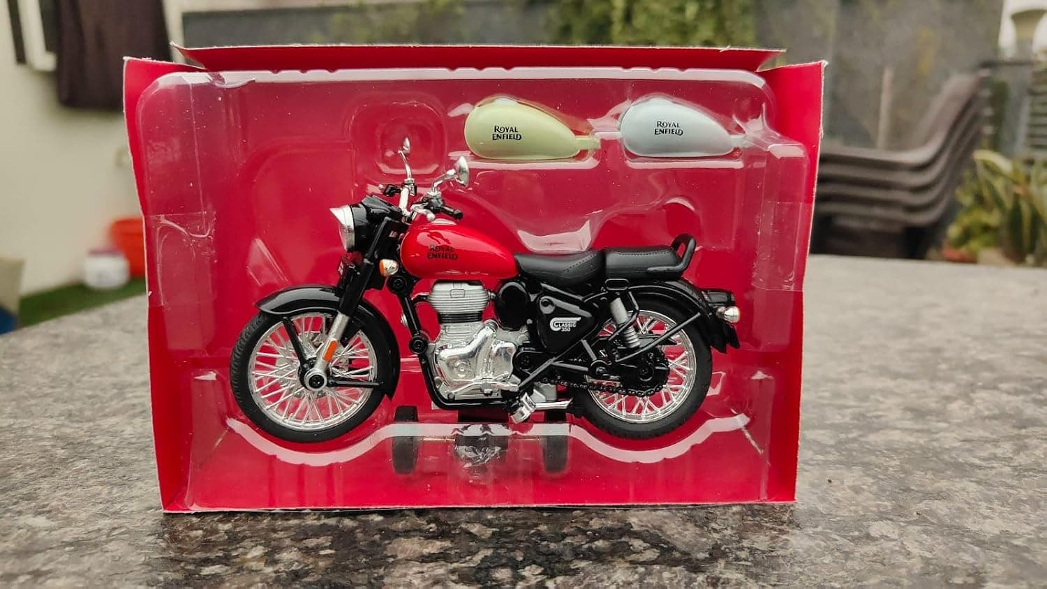 Royal Enfield Classic 350 1:15 Scale Bullet Bike Toy Model with Pull Back Action view 2